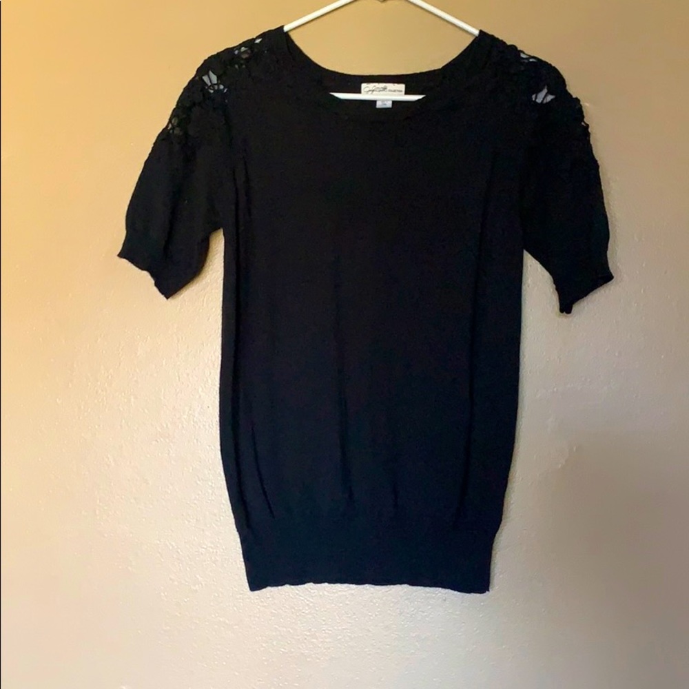 Jaclyn Smith black 3 quarter sleeve top